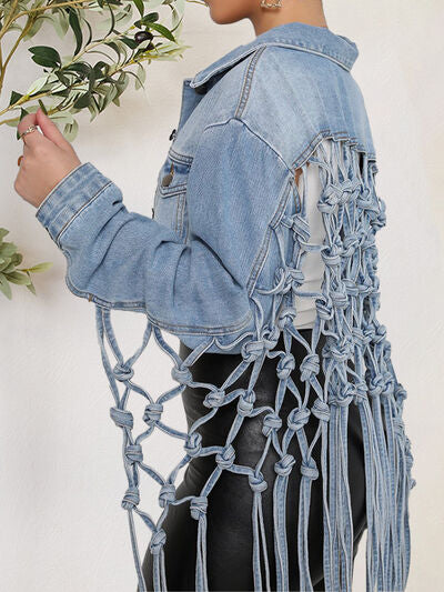 Chaqueta vaquera con botones, bolsillos y detalle de lazo