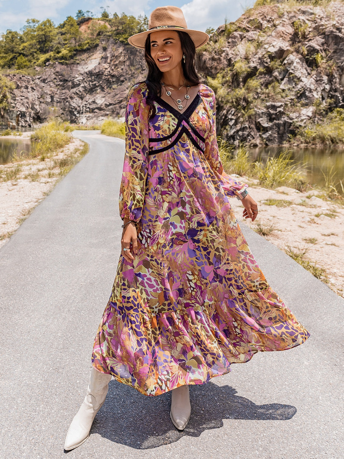 Vestido de manga larga con escote en V y estampado