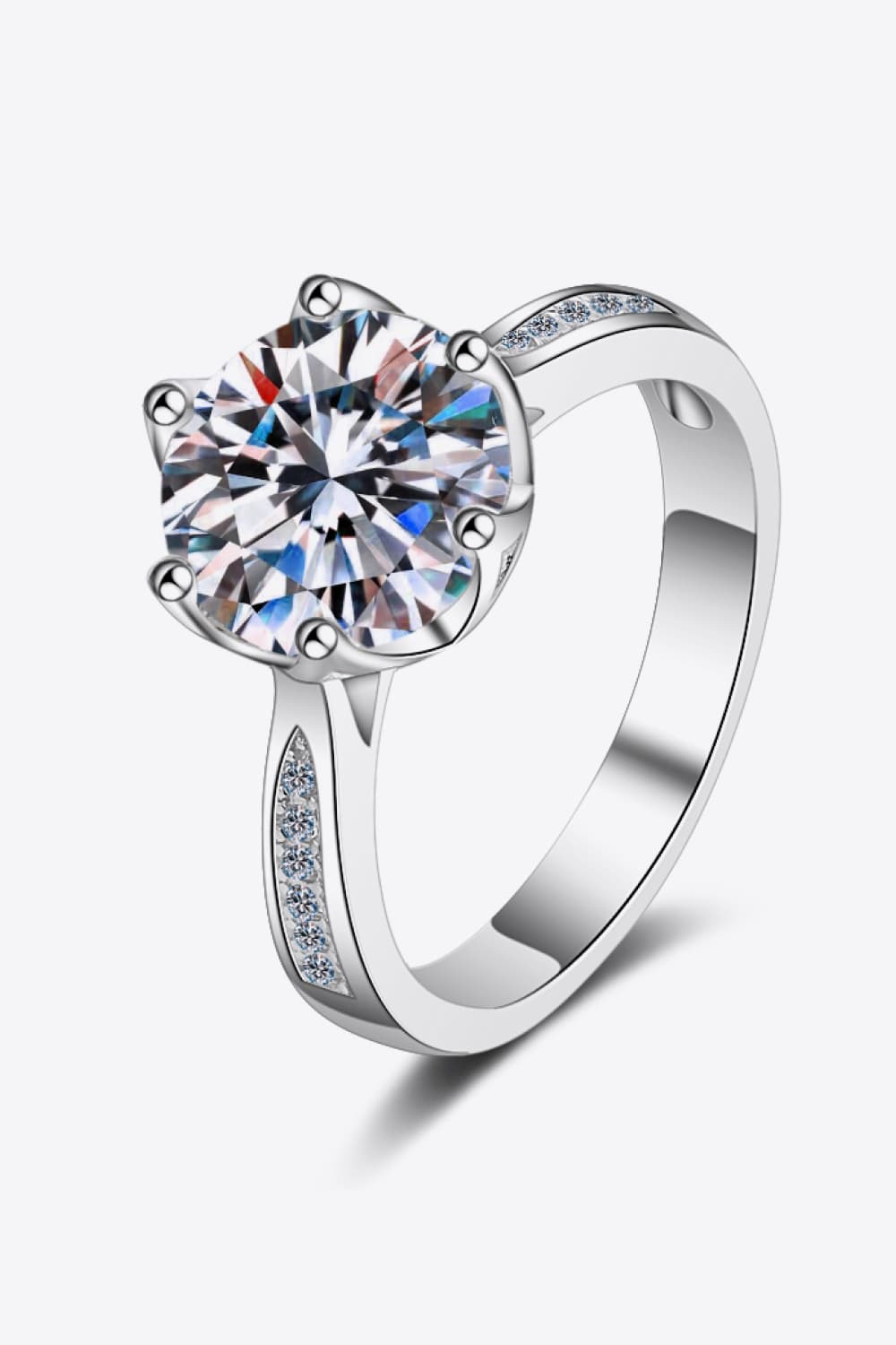 Anillo de piedra lateral con baño de rodio y moissanita de 3 quilates