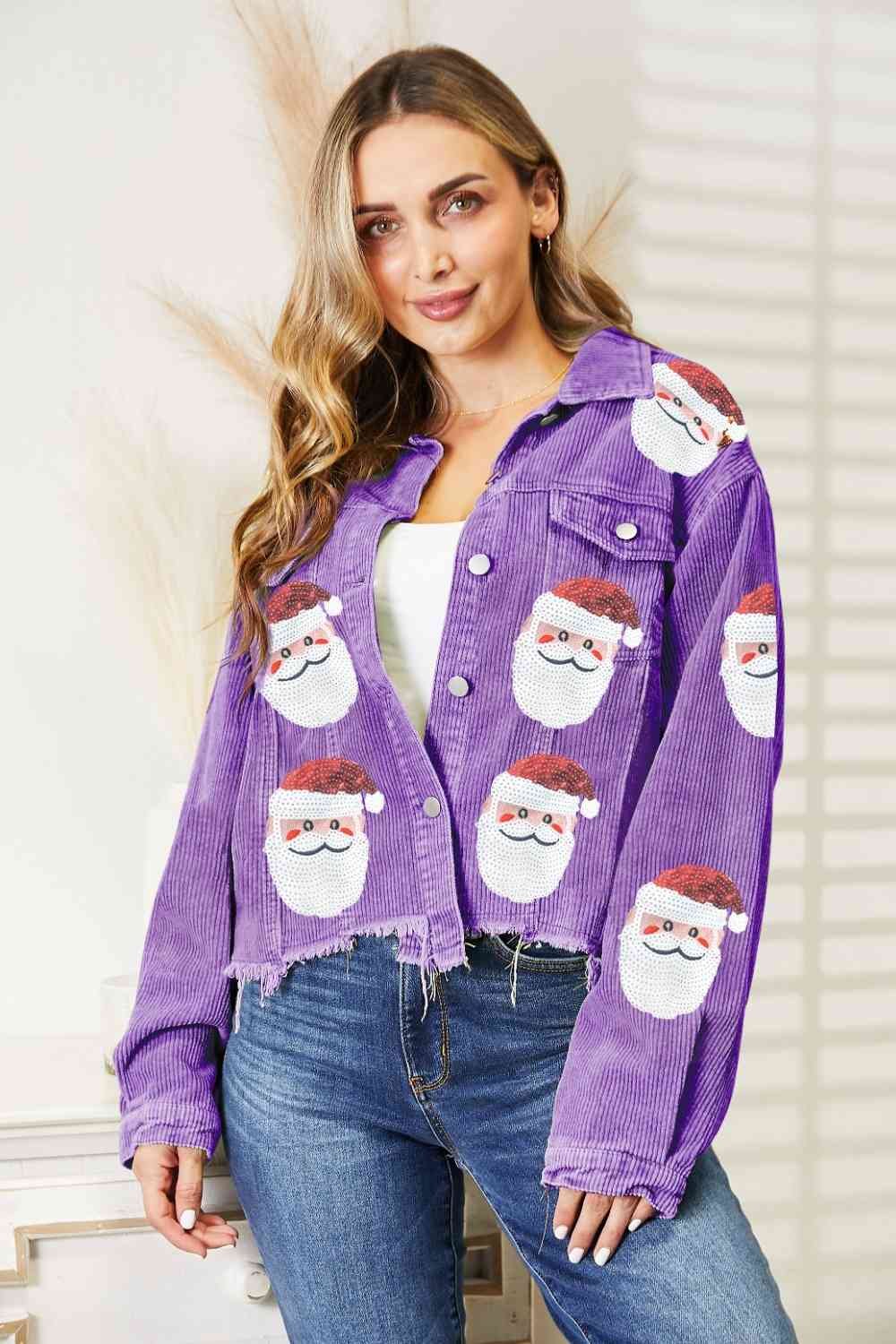 Chaqueta con dobladillo sin rematar y lentejuelas de Papá Noel