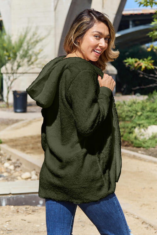Chaqueta con capucha y bolsillos de peluche