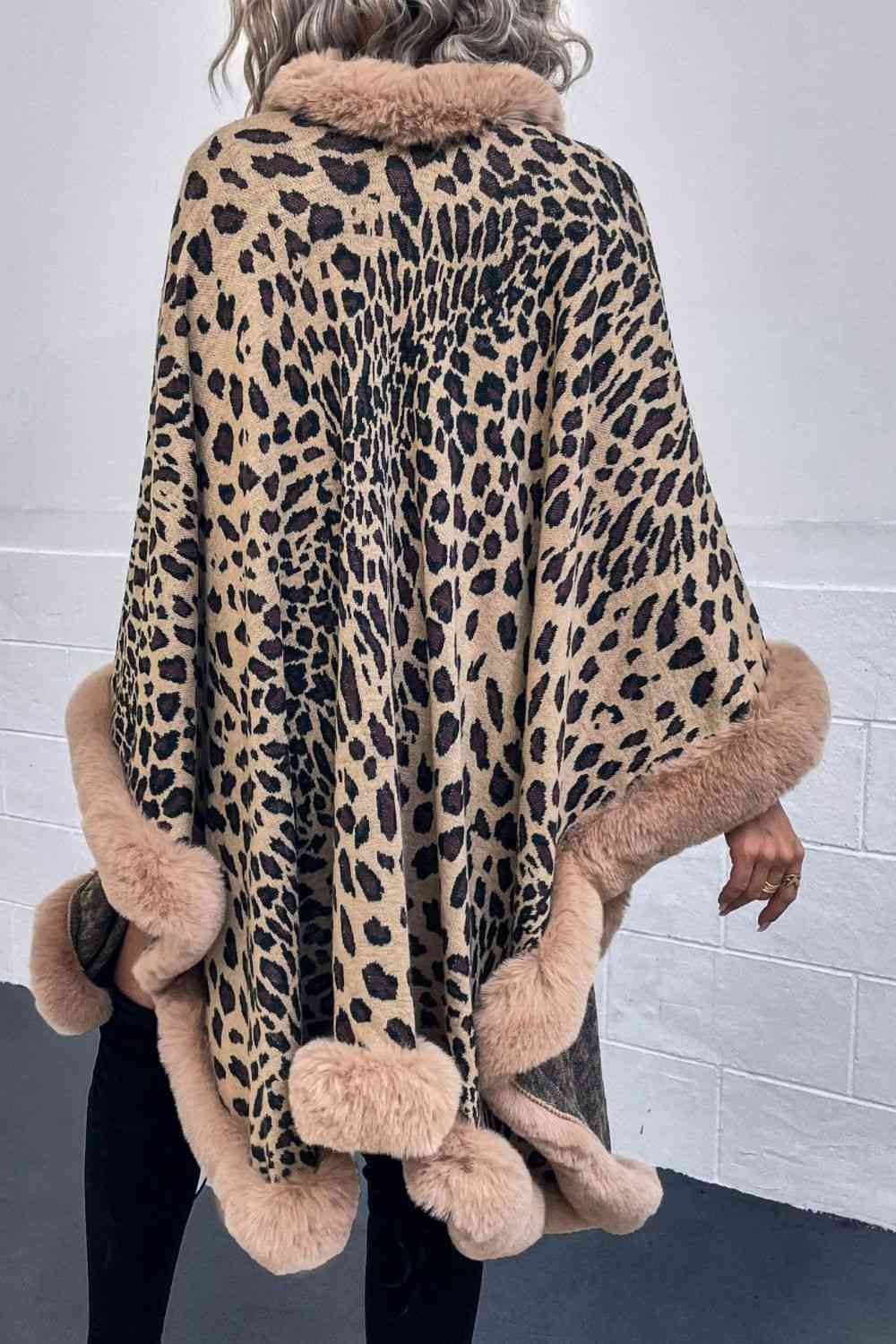 Poncho de leopardo con parte delantera abierta