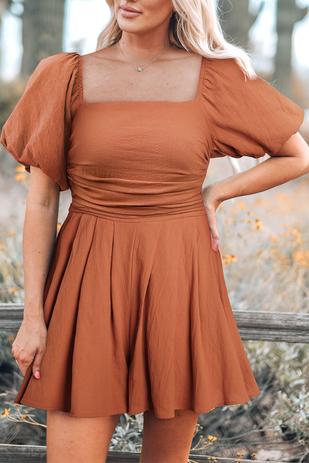 Vestido Plisado Escote Cuadrado Bolsillos