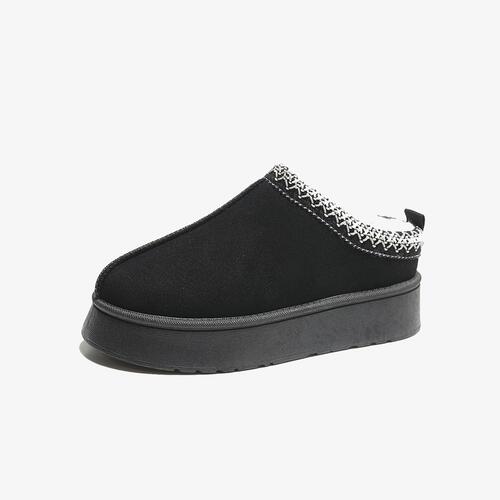 Pantuflas de piel sintética con costura central
