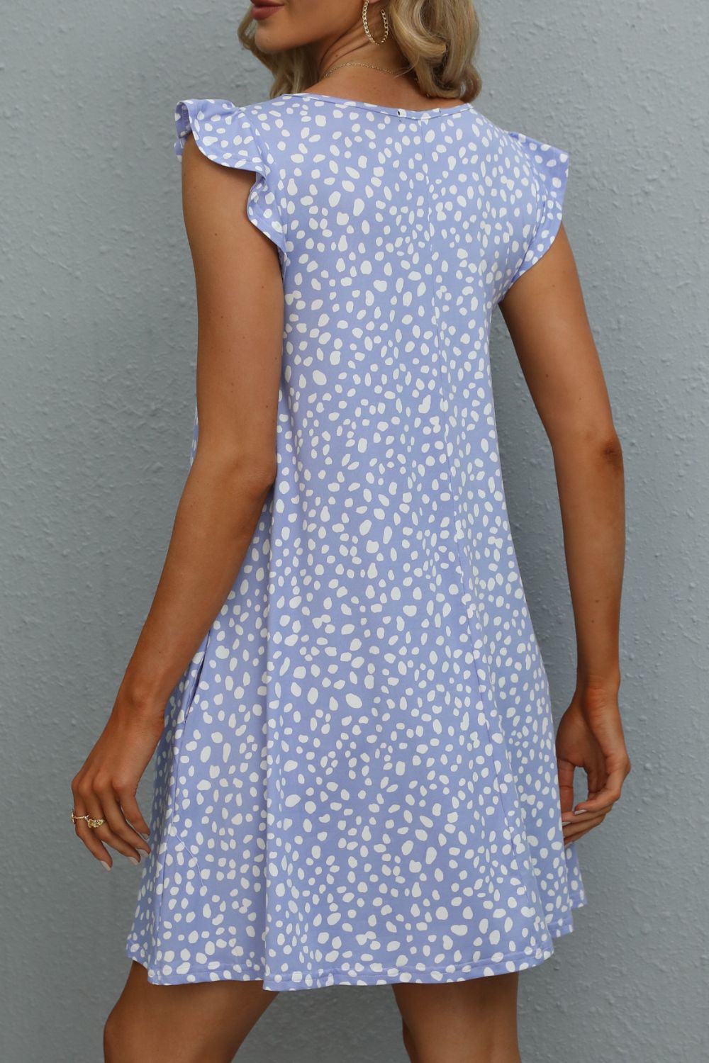 Vestido de cuello redondo con manga de mariposa