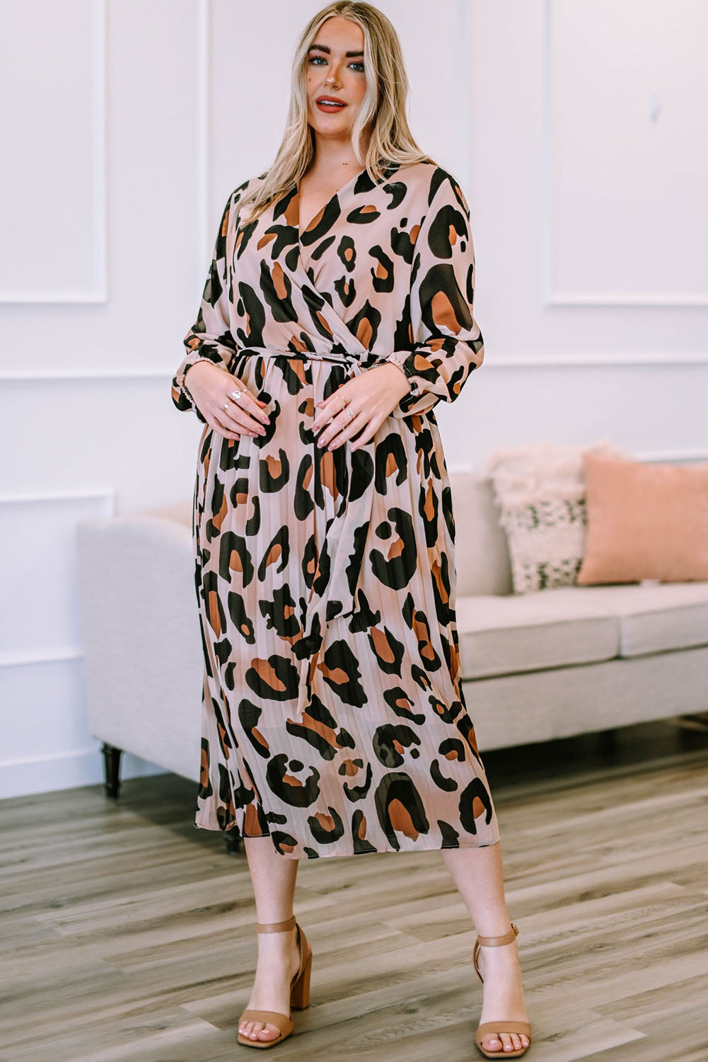 Vestido midi de manga larga con escote cruzado y estampado de leopardo en talla grande