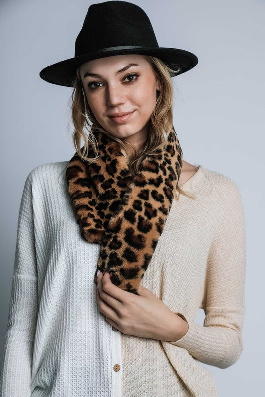 FAUX FUR LEOPARD SCARF