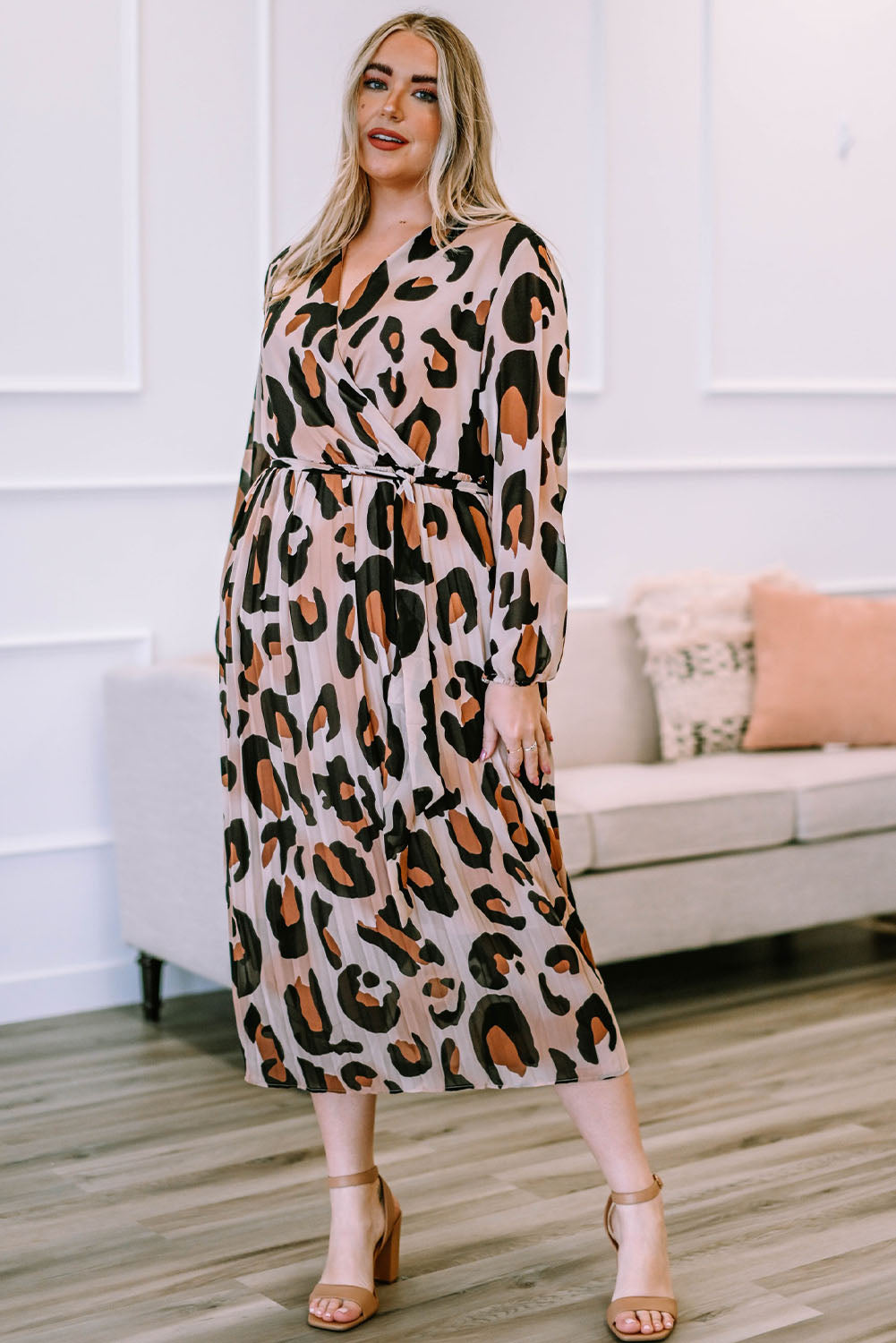 Vestido midi de manga larga con escote cruzado y estampado de leopardo en talla grande