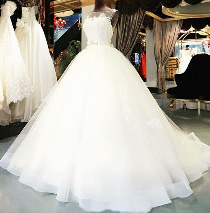 Vestido de novia largo hasta el suelo con encaje