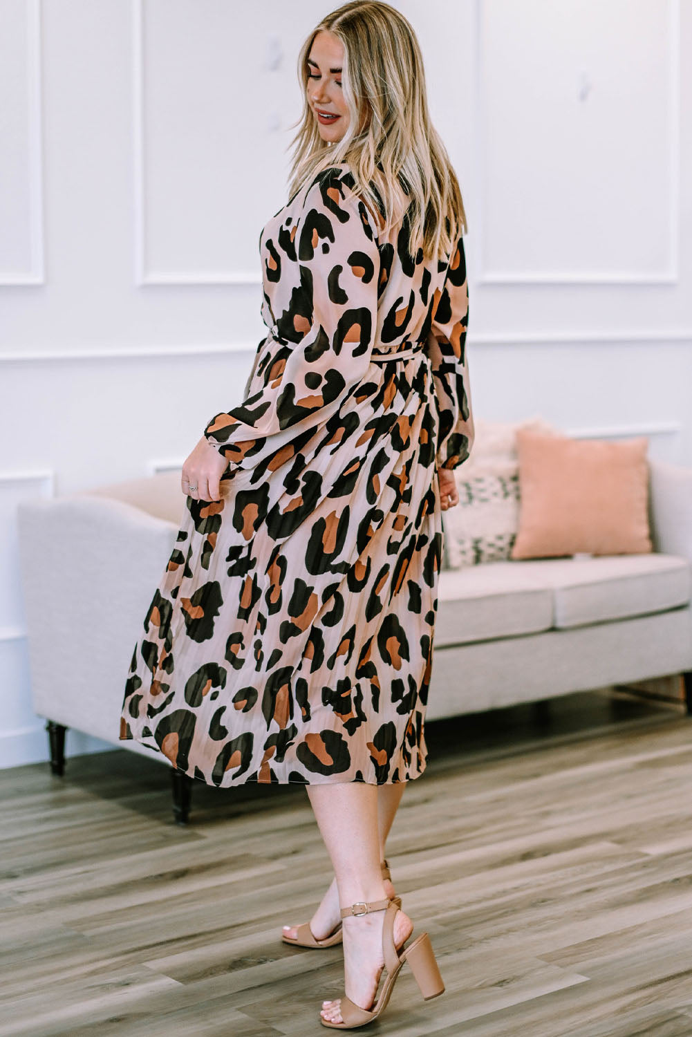 Vestido midi de manga larga con escote cruzado y estampado de leopardo en talla grande