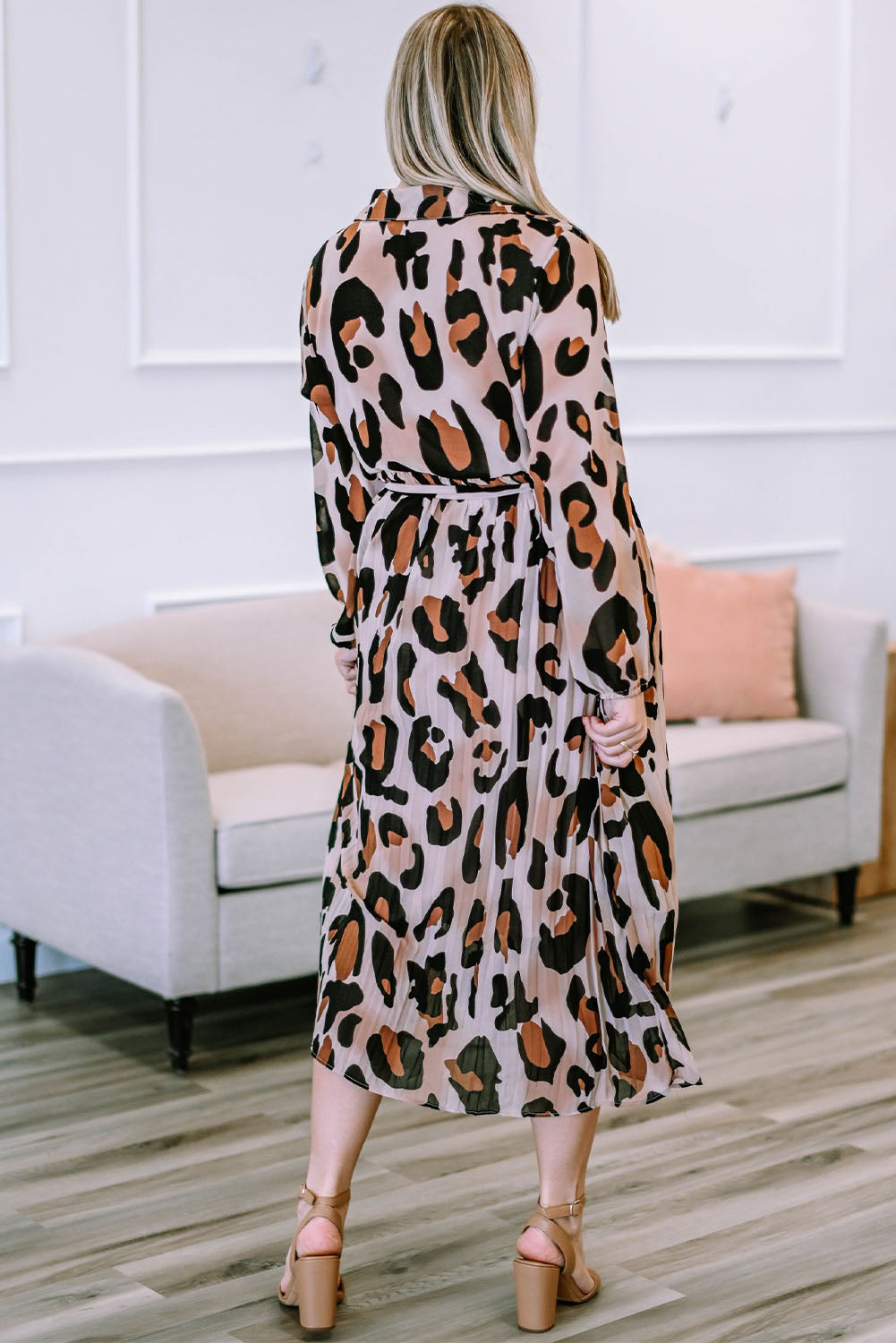 Vestido midi de manga larga con escote cruzado y estampado de leopardo en talla grande