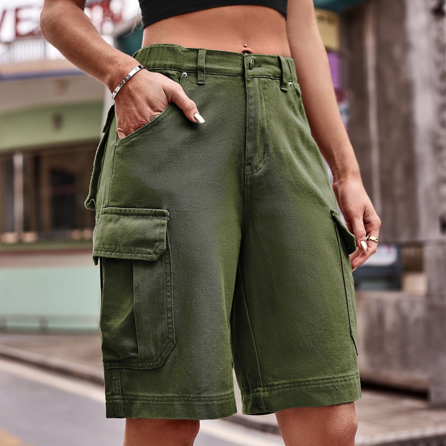Pantalones cortos cargo de mezclilla con bolsillos