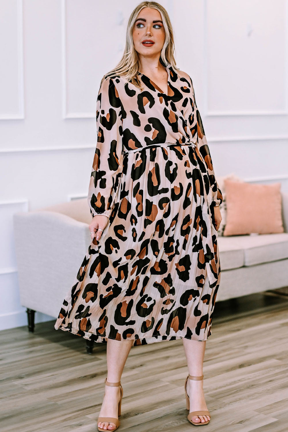 Vestido midi de manga larga con escote cruzado y estampado de leopardo en talla grande