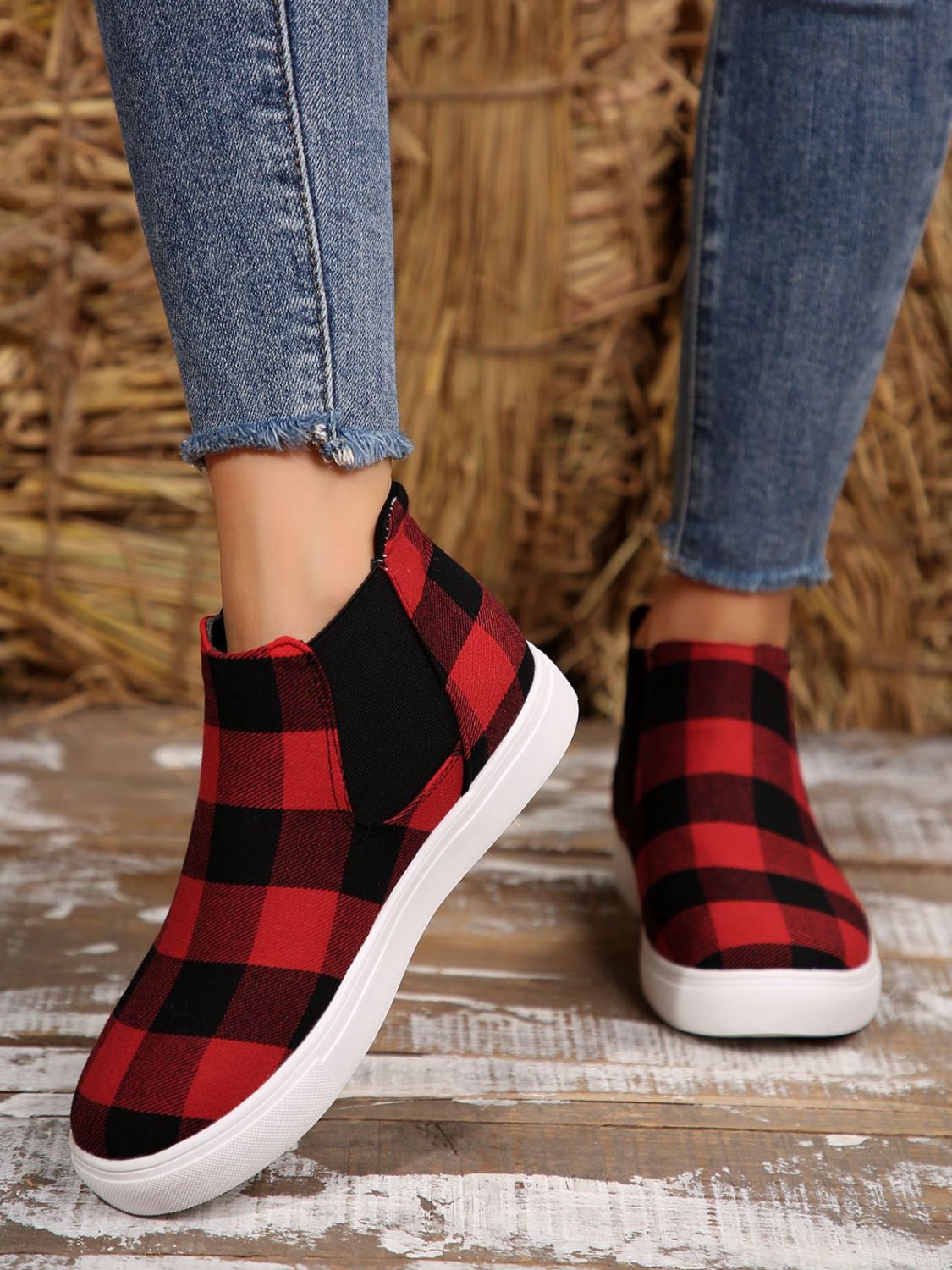 Round Toe Flat Sneakers