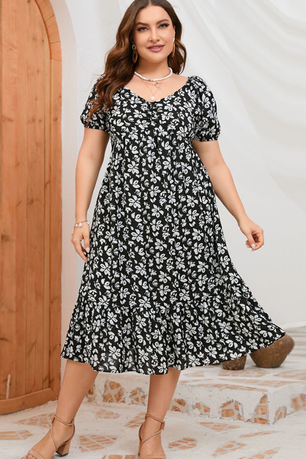 Vestido midi de manga corta con estampado floral y talla grande