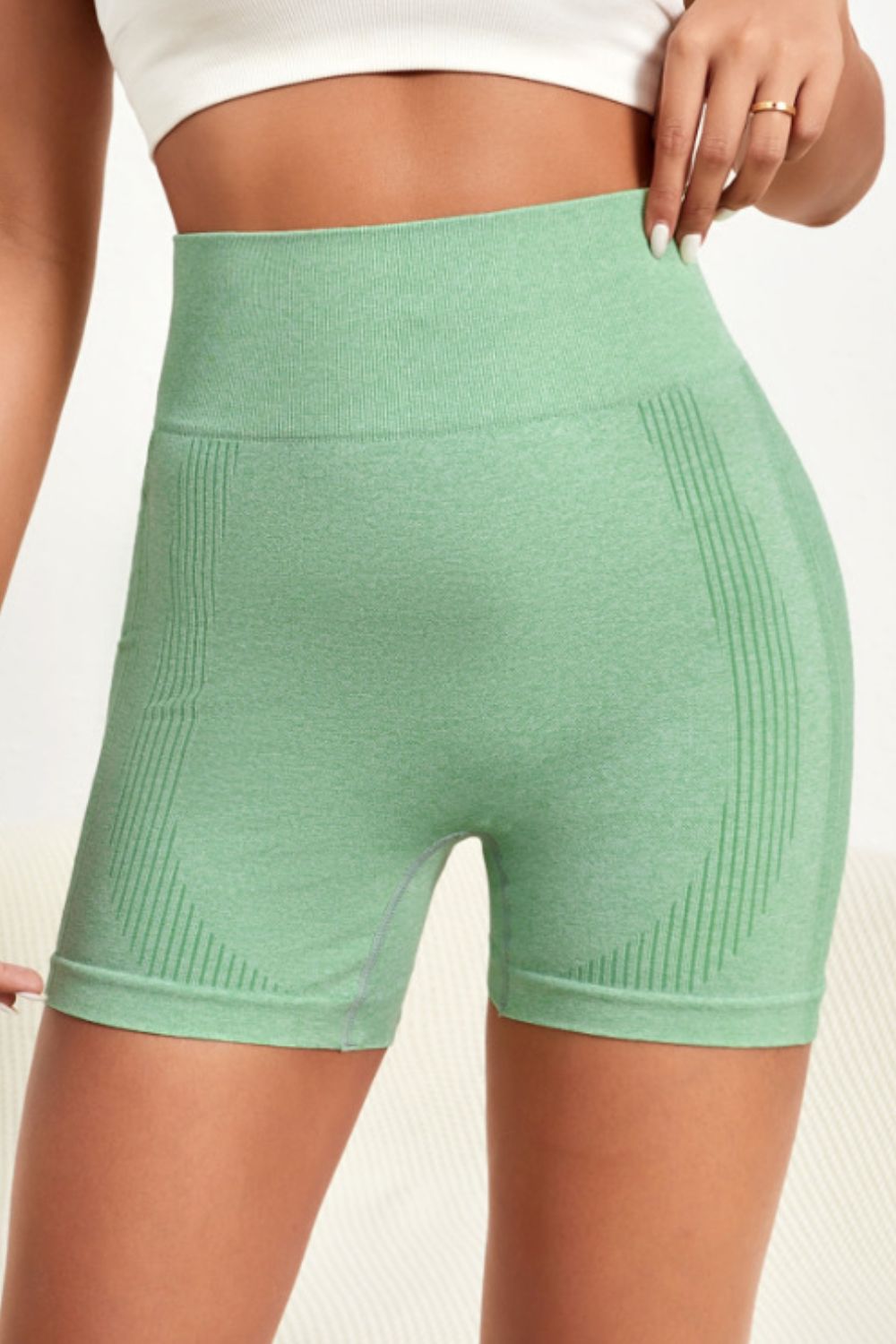 Pantalones cortos deportivos ajustados con cintura ancha