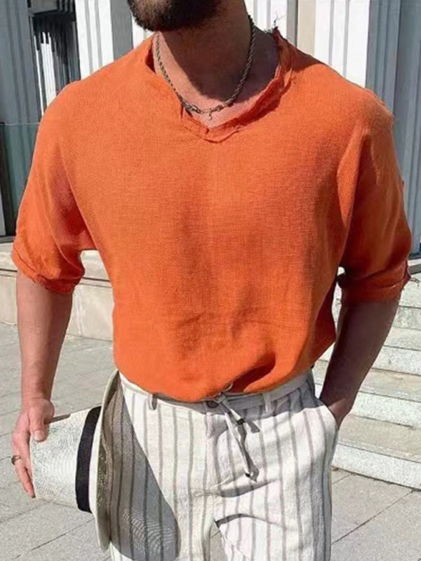Camiseta de hombre con cuello en V y elemento de color sólido 