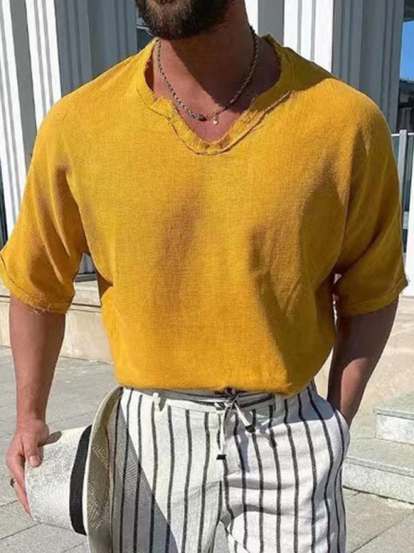 Camiseta de hombre con cuello en V y elemento de color sólido 