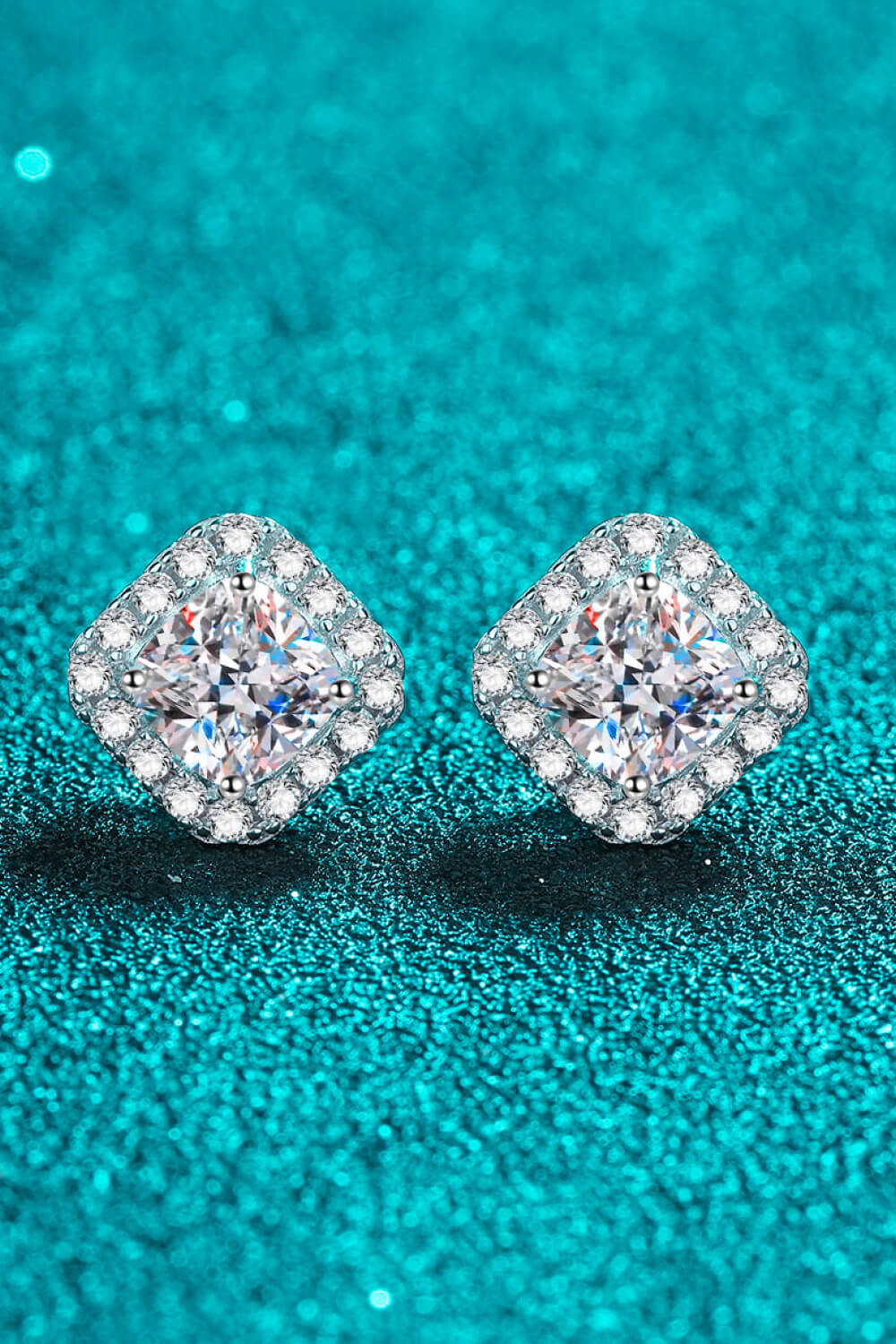 Aretes cuadrados de moissanita de 2 quilates con incrustaciones de plata de ley 925