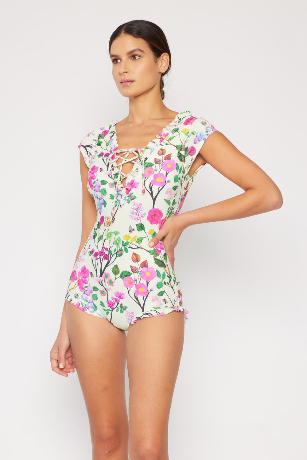 Traje de baño de una pieza con escote en V Bring Me Flowers de Marina West Swim en color crema Cherry Blossom