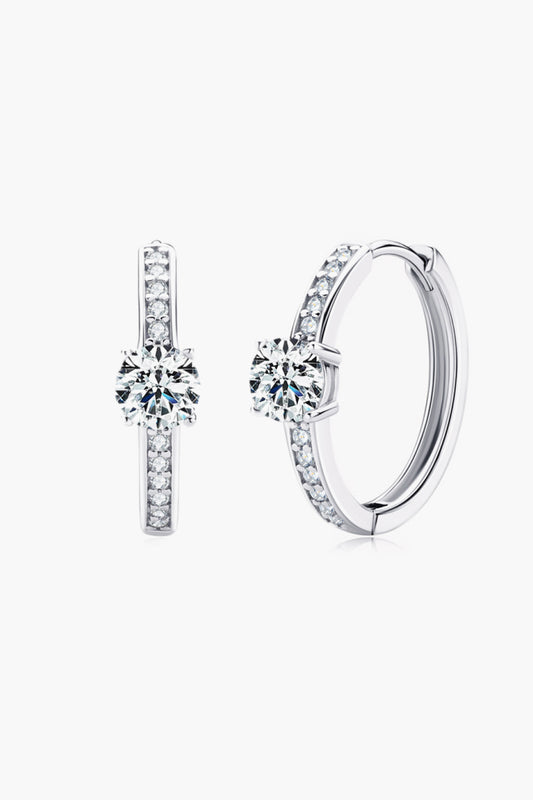 Aretes enchapados en platino de moissanita de 1 quilate Carry Your Love