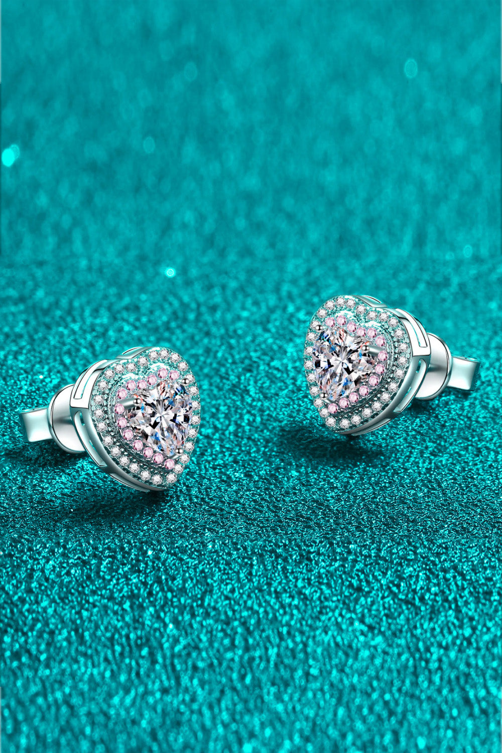 Aretes de moissanita en forma de corazón