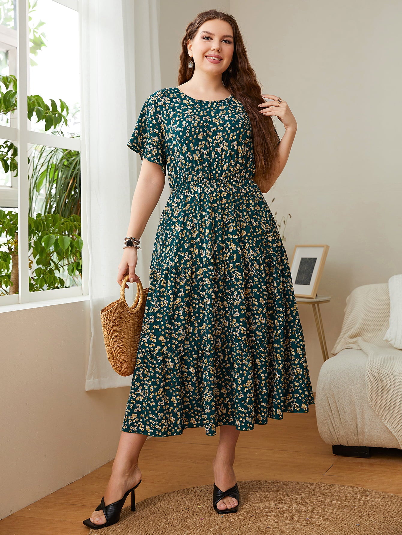 Vestido midi de manga corta con cuello redondo y estampado floral de talla grande