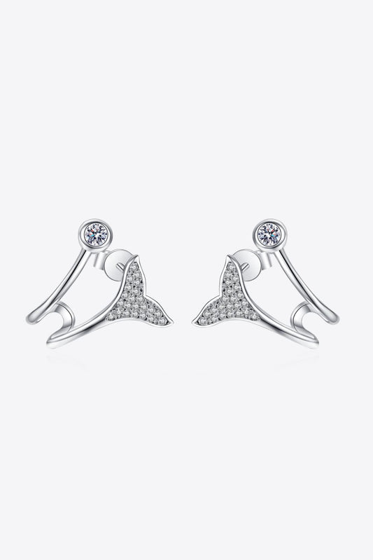 Aretes de moissanita con cola de pez y baño de rodio