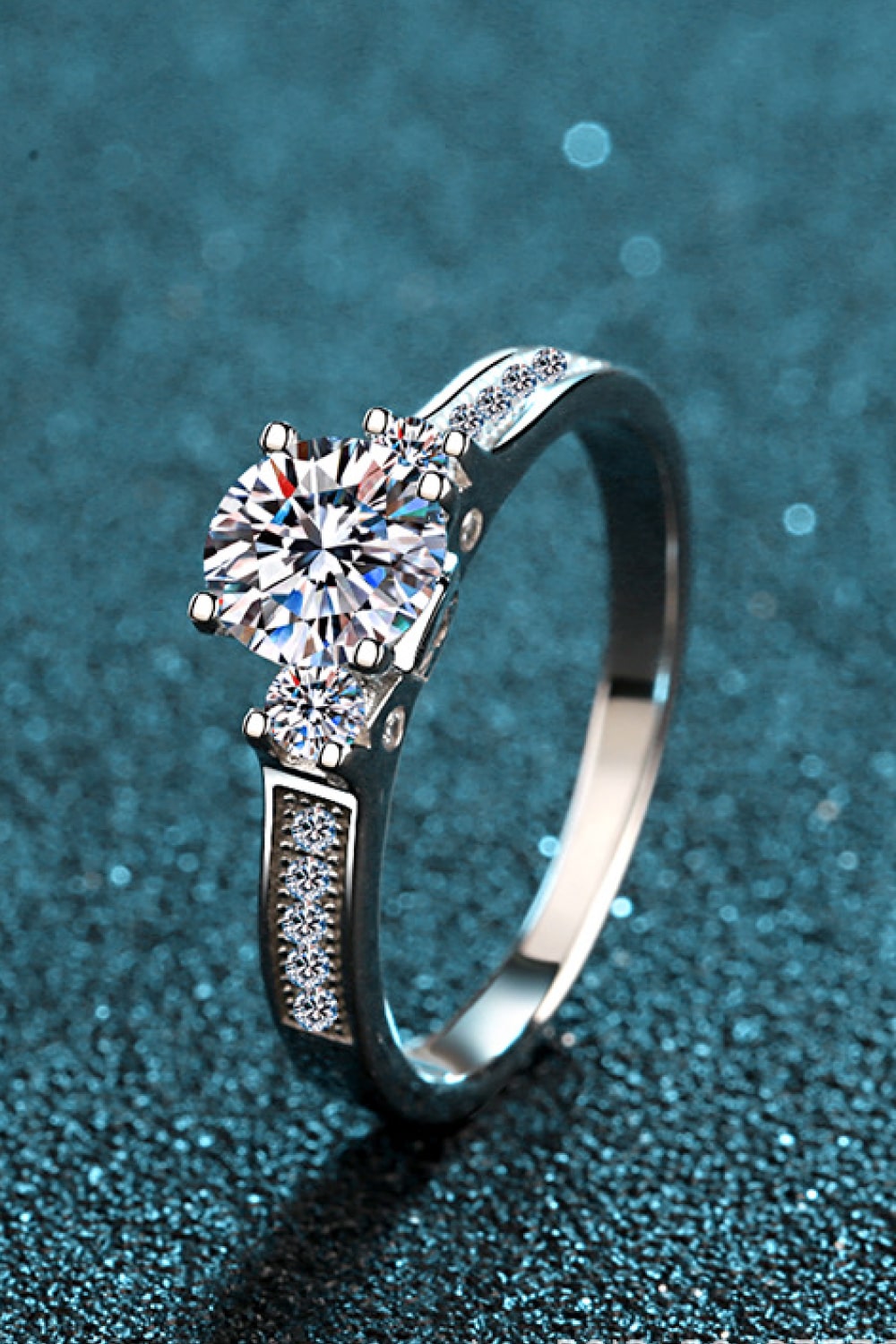 Anillo chapado en rodio Moissanite Lucky Charm