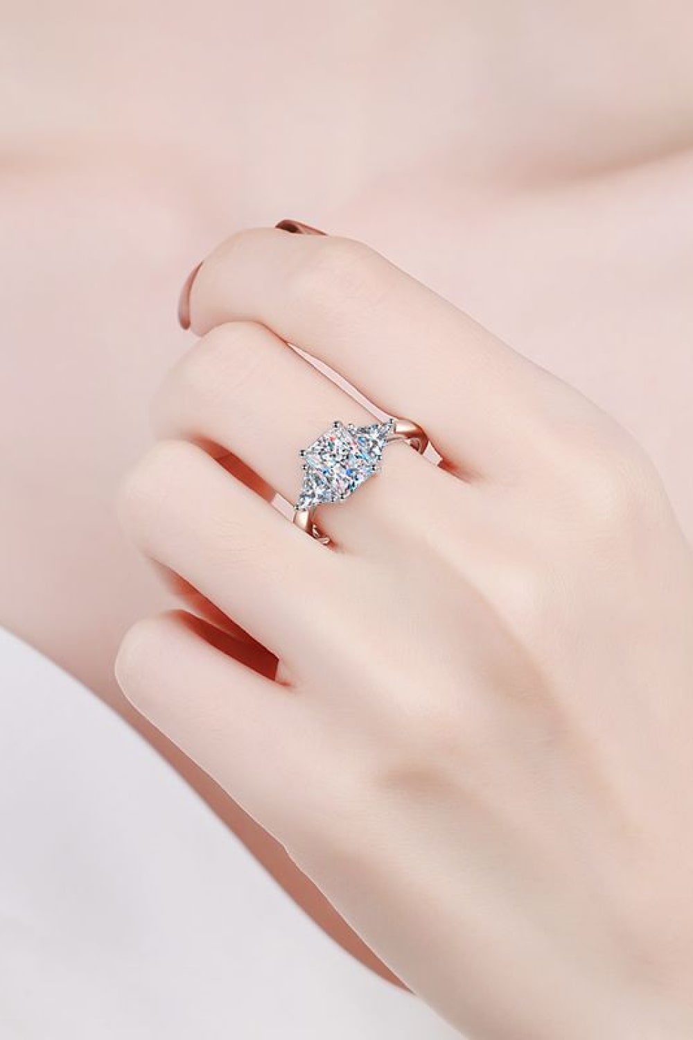 Anillo de plata de ley 925 con baño de rodio de moissanita de 3 quilates