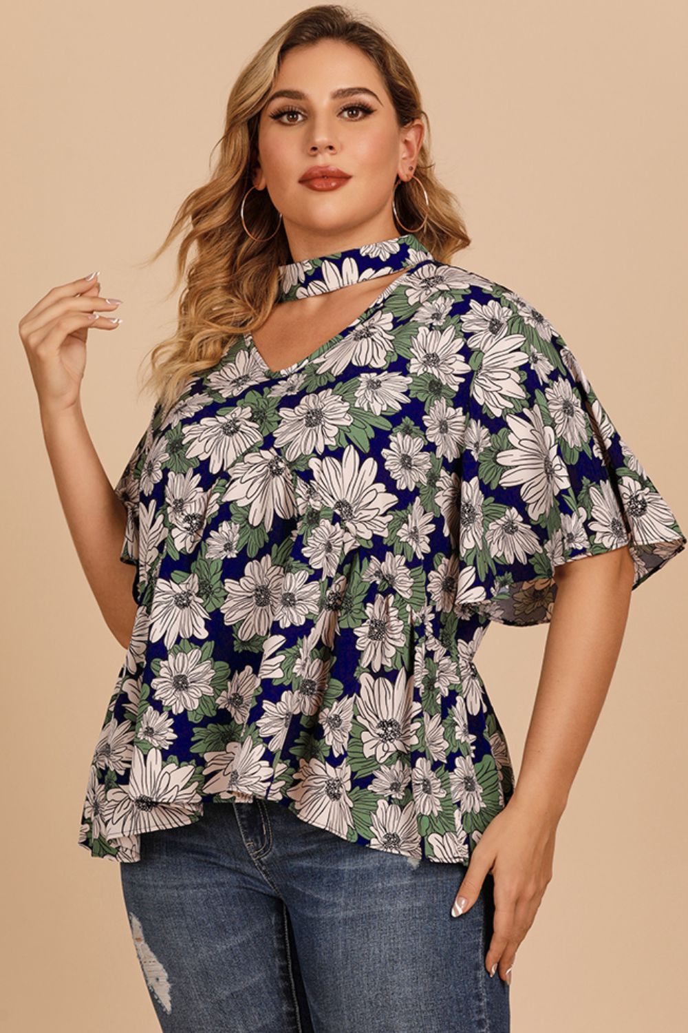 Blusa con corte de manga con vuelo floral de talla grande