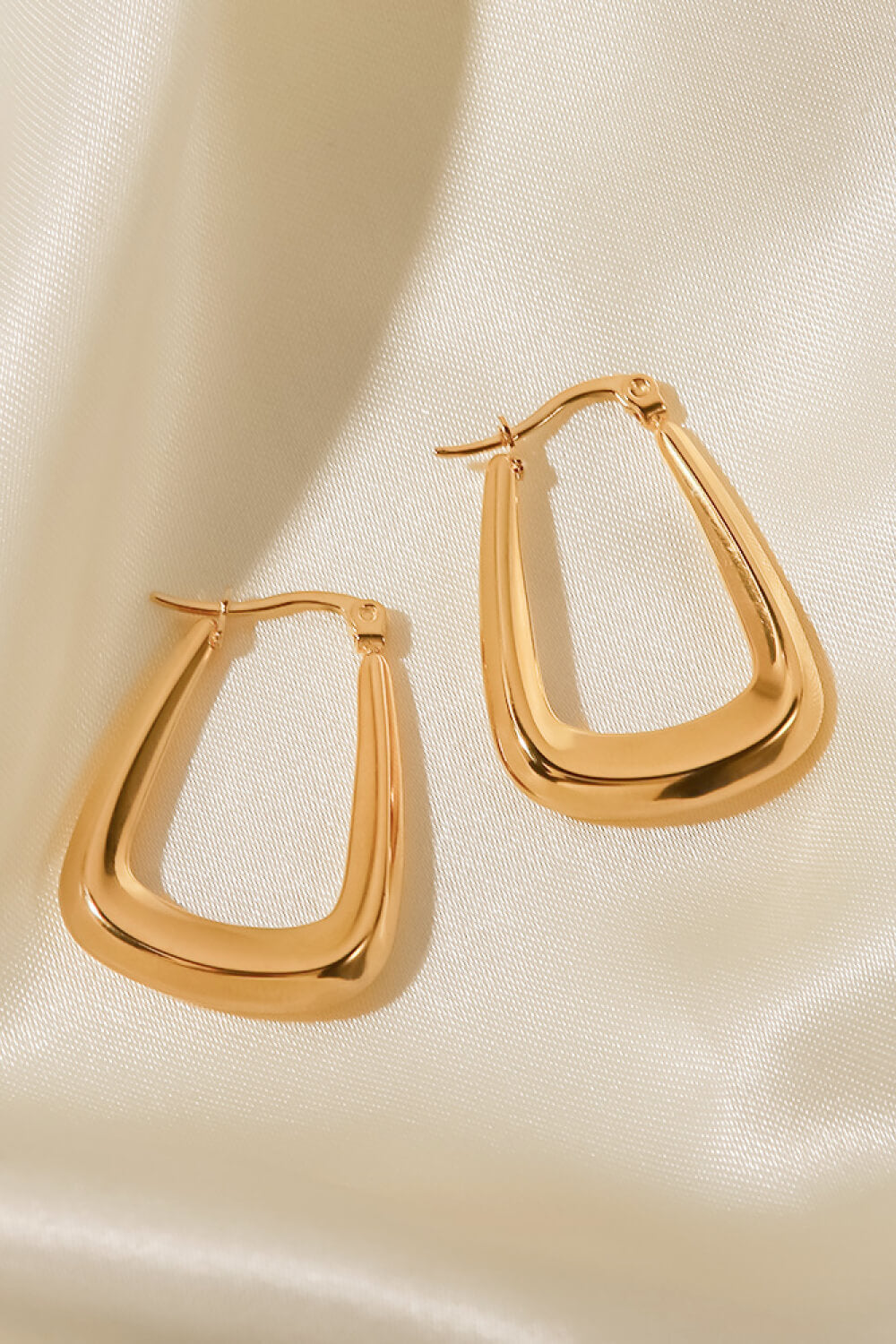 Aretes Geométricos Chapados en Oro 18K