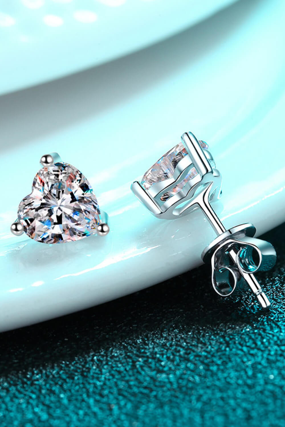 Aretes en forma de corazón de moissanita de 2 quilates