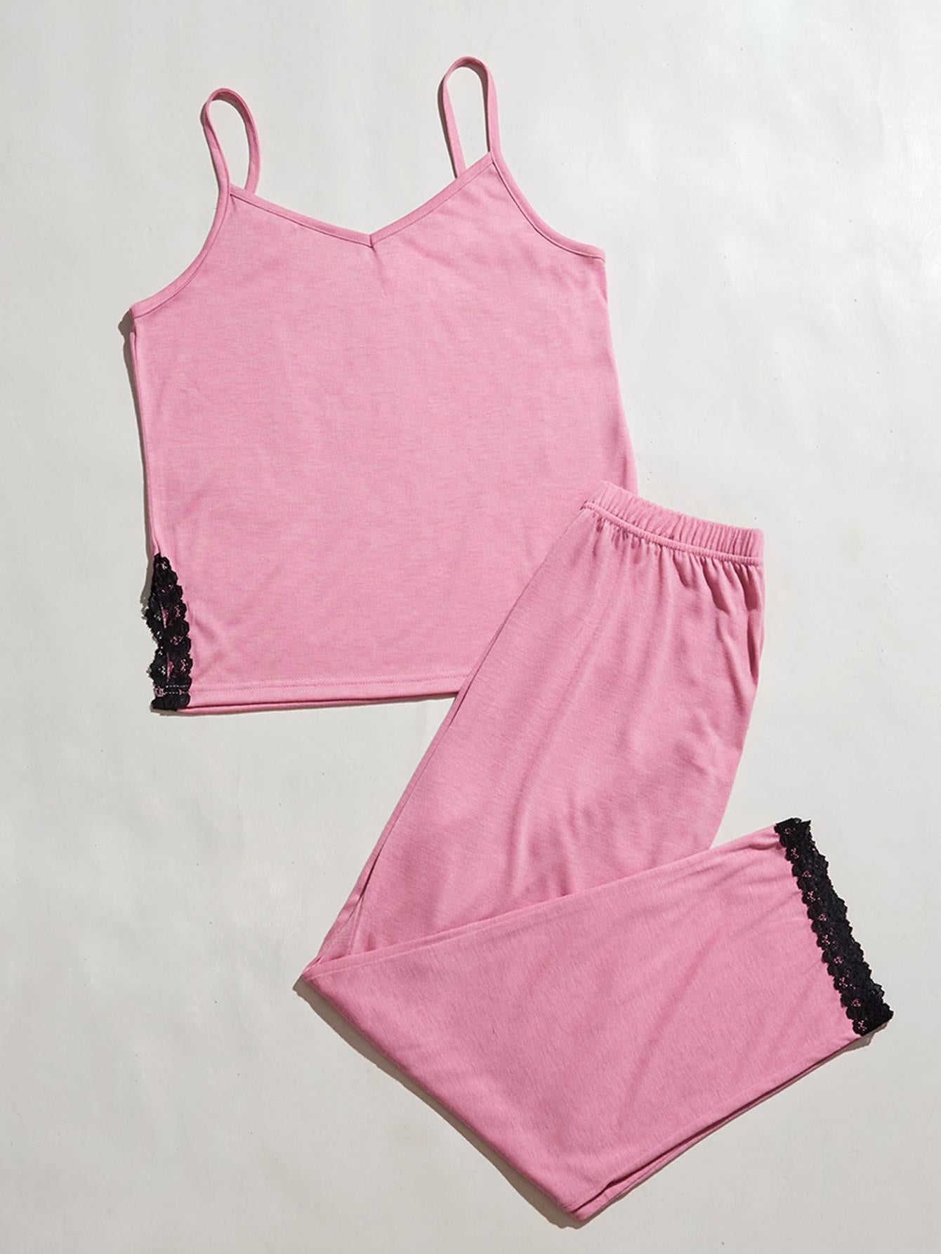Conjunto de pijama con camisola y pantalón con abertura y ribete de encaje y escote en V