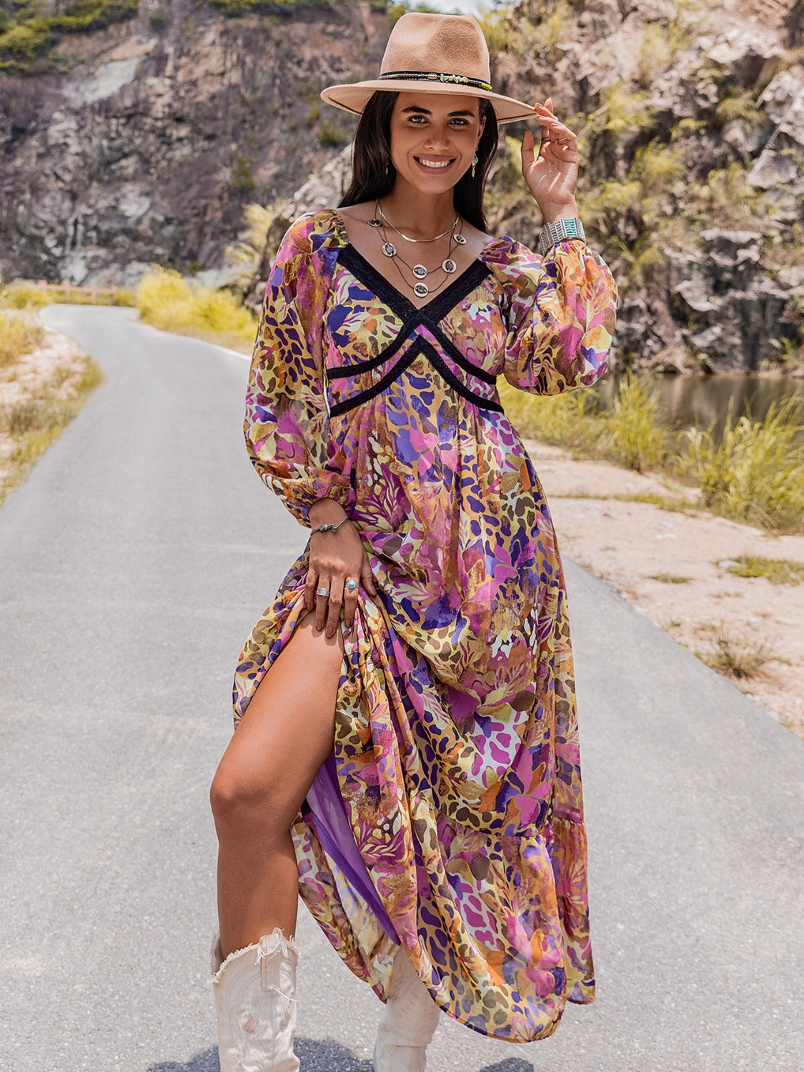 Vestido de manga larga con escote en V y estampado
