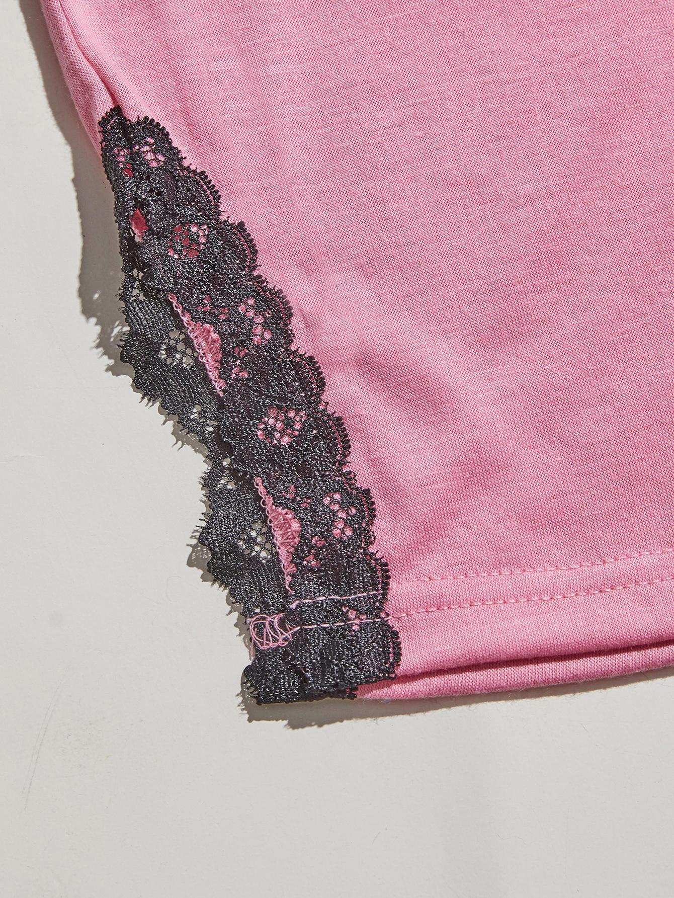 Conjunto de pijama con camisola y pantalón con abertura y ribete de encaje y escote en V