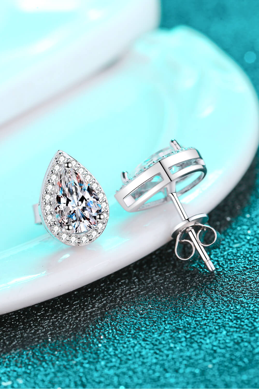 Aretes de moissanita con forma de lágrima