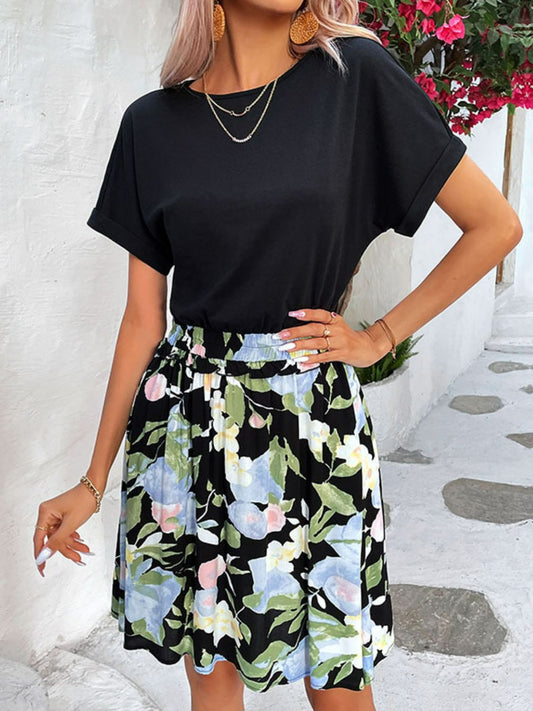 Vestido bicolor con cuello redondo y mangas con puños