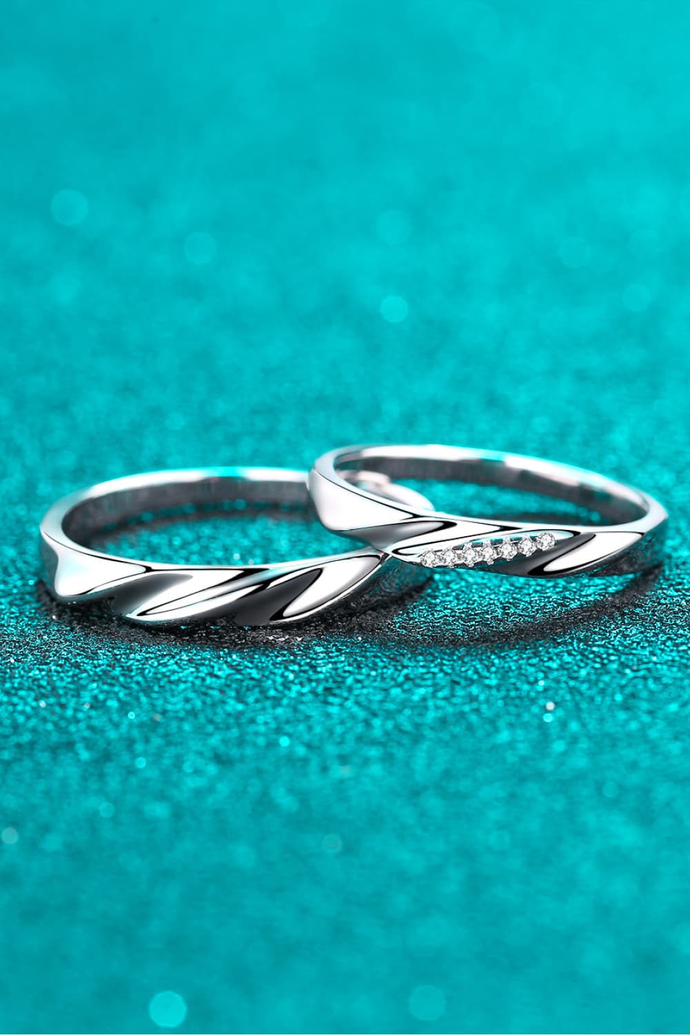 Anillo minimalista de plata de ley 925 con baño de rodio