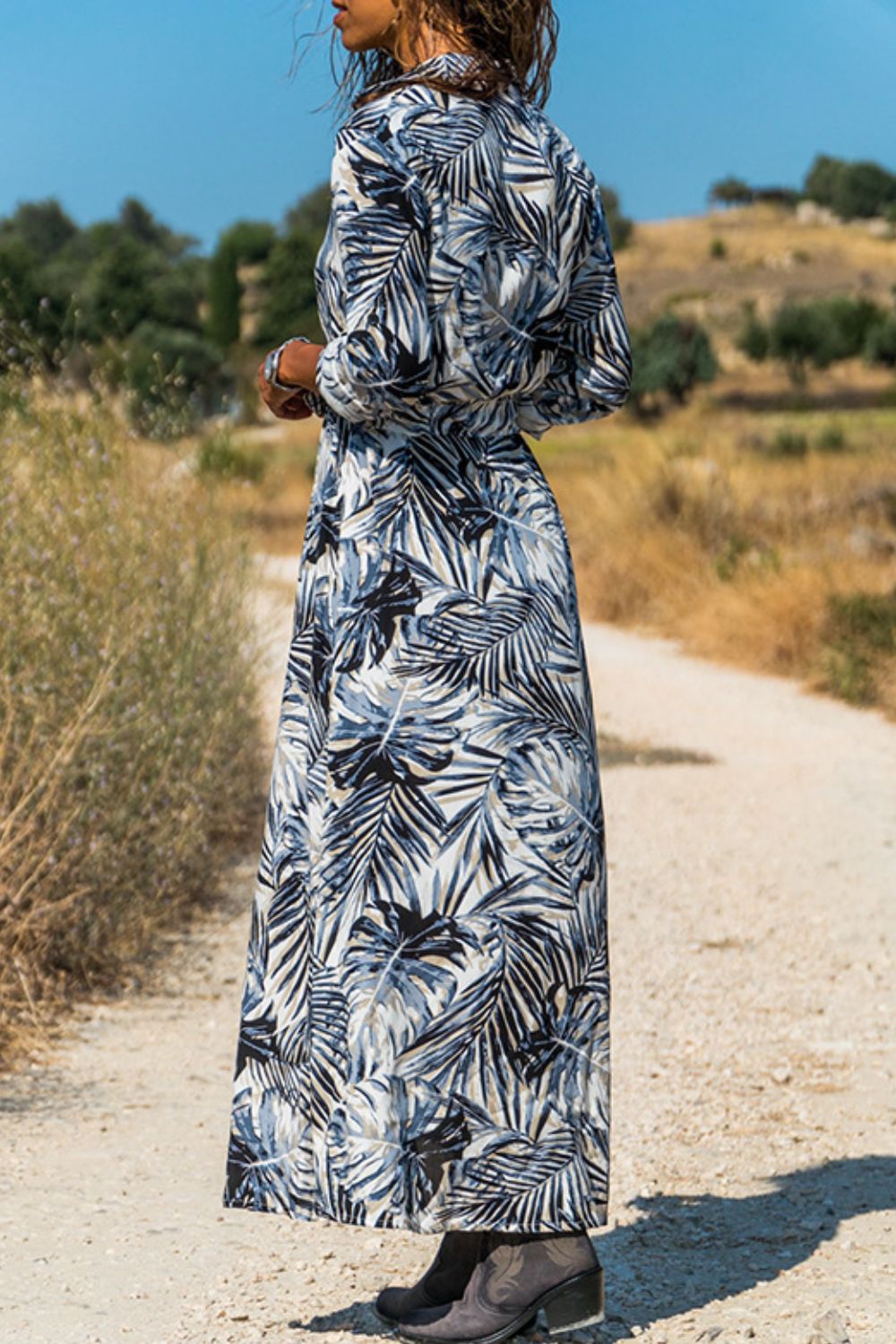 Vestido camisero largo con estampado botánico