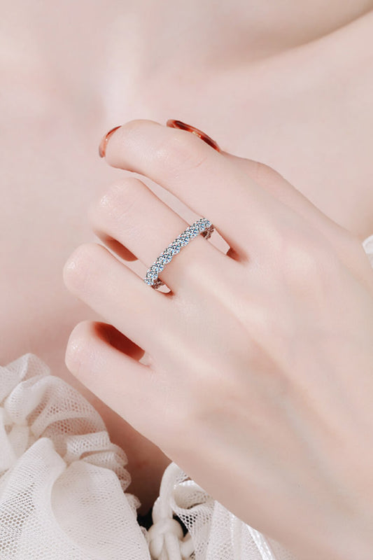 Anillo chapado en rodio con moissanita de 2,2 quilates