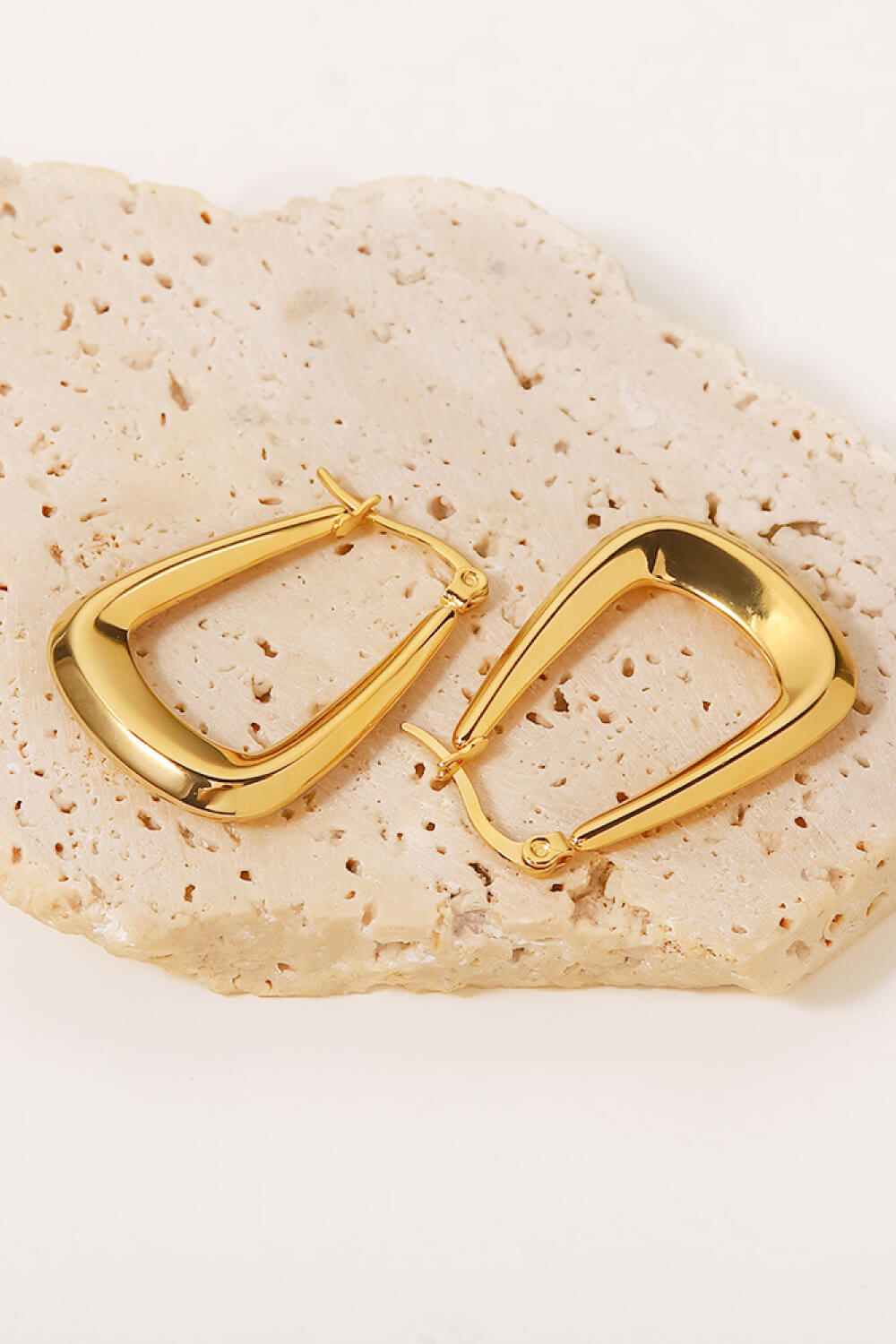 Aretes Geométricos Chapados en Oro 18K