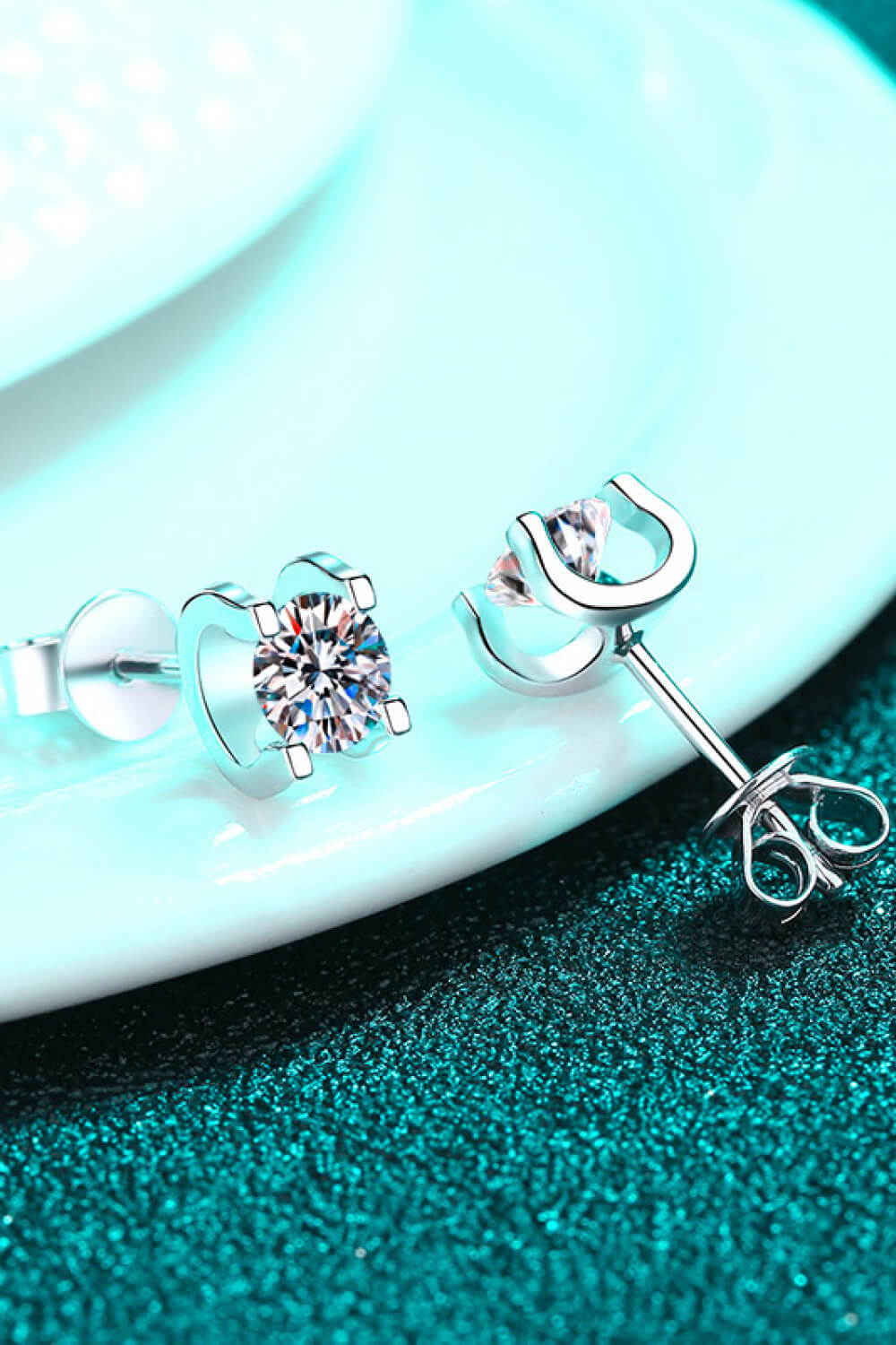 Aretes de moissanita de 1 quilate con amor ilimitado