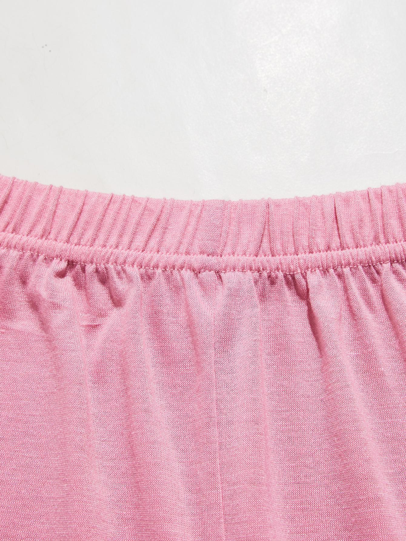 Conjunto de pijama con camisola y pantalón con abertura y ribete de encaje y escote en V