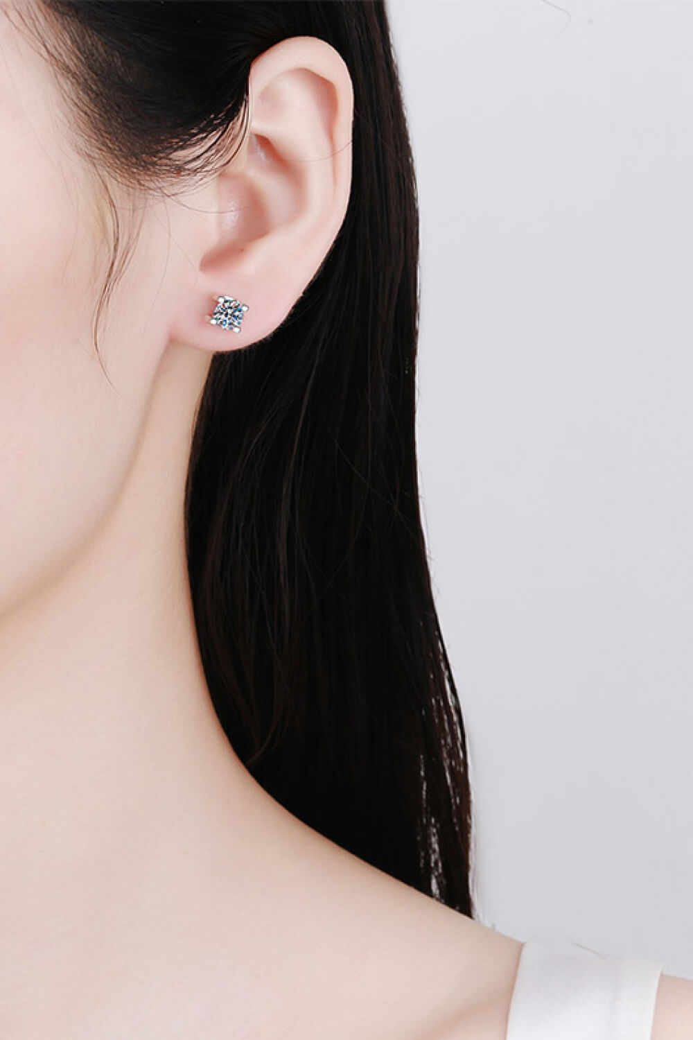 Aretes de moissanita de 1 quilate con amor ilimitado