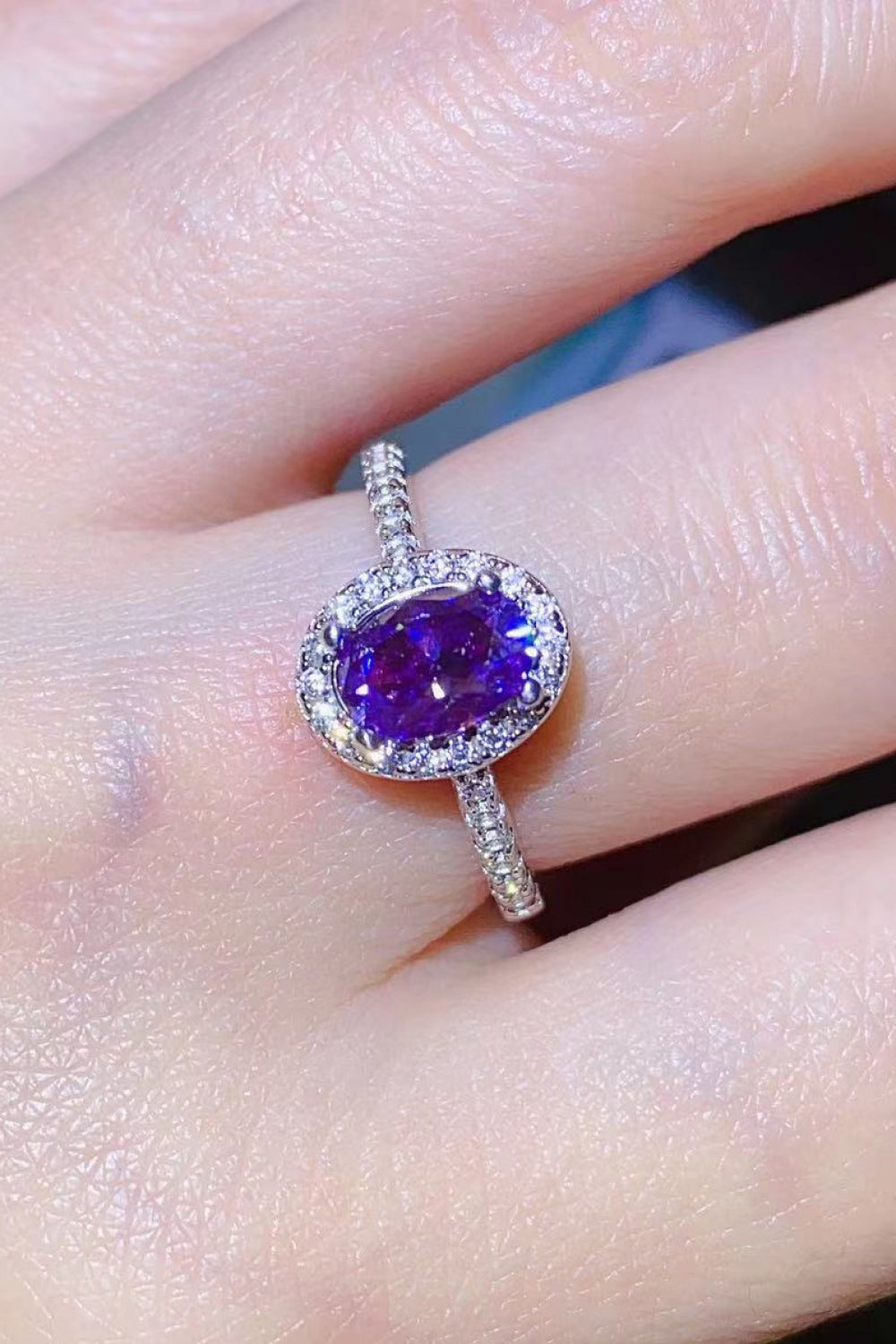 Anillo de plata de ley 925 con moissanita morada de 1 quilate
