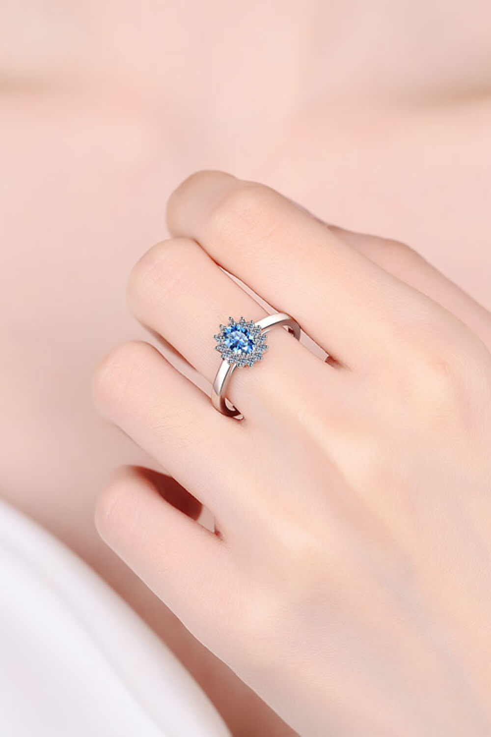 En mi propio anillo de moissanita