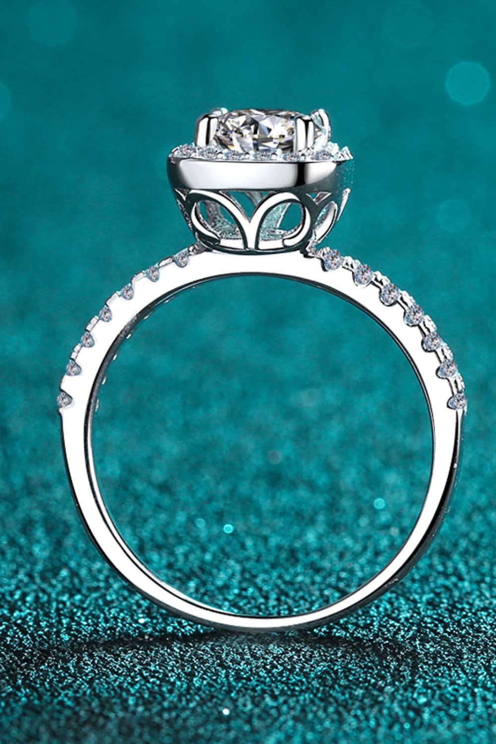 Anillo de halo cuadrado de moissanita de 2 quilates