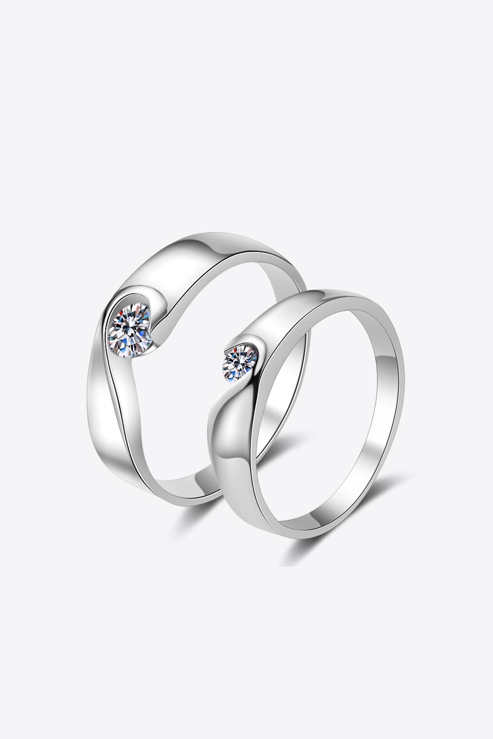 Anillo de moissanita con baño de rodio