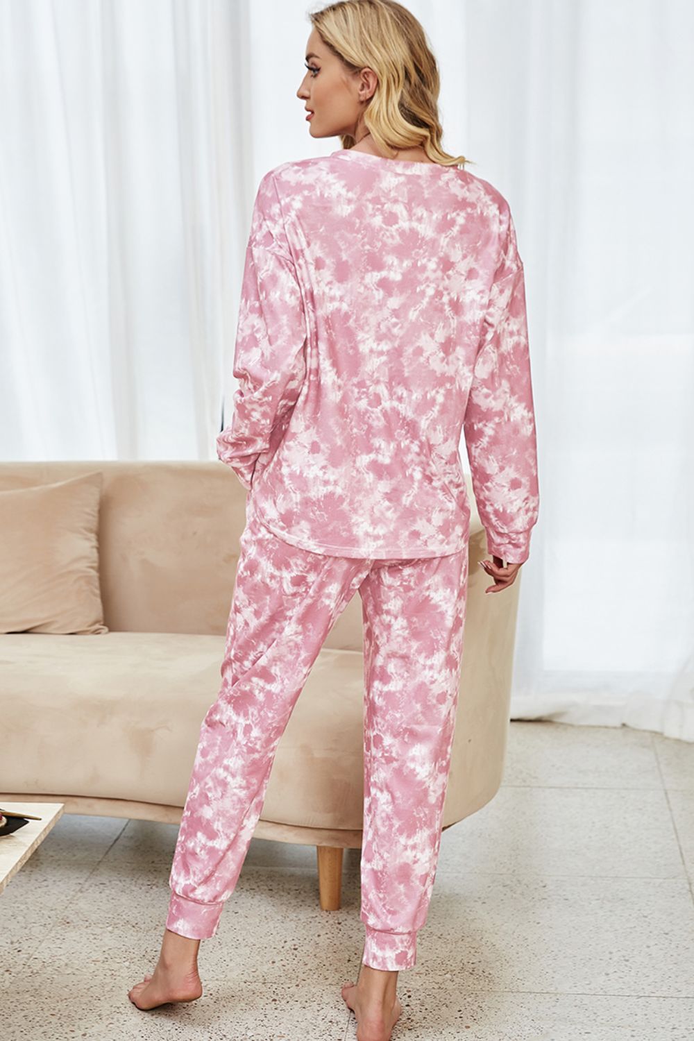 Conjunto de estar por casa con camiseta de manga larga con efecto tie-dye y pantalones de jogging con cordón